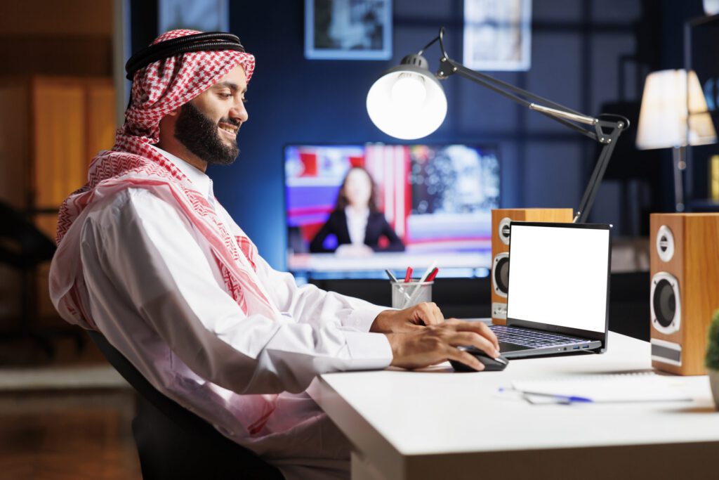 Man with laptop having a white screen